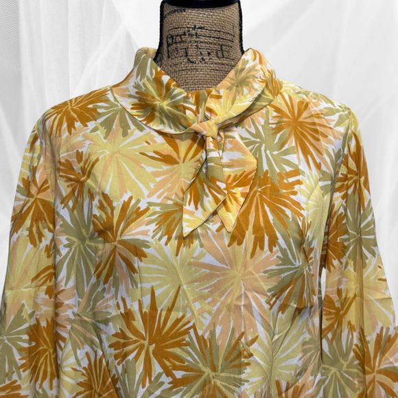 70s Retro/Vintage Floral Blouse - M/L - Yellow and Orange - Picture 3 of 9